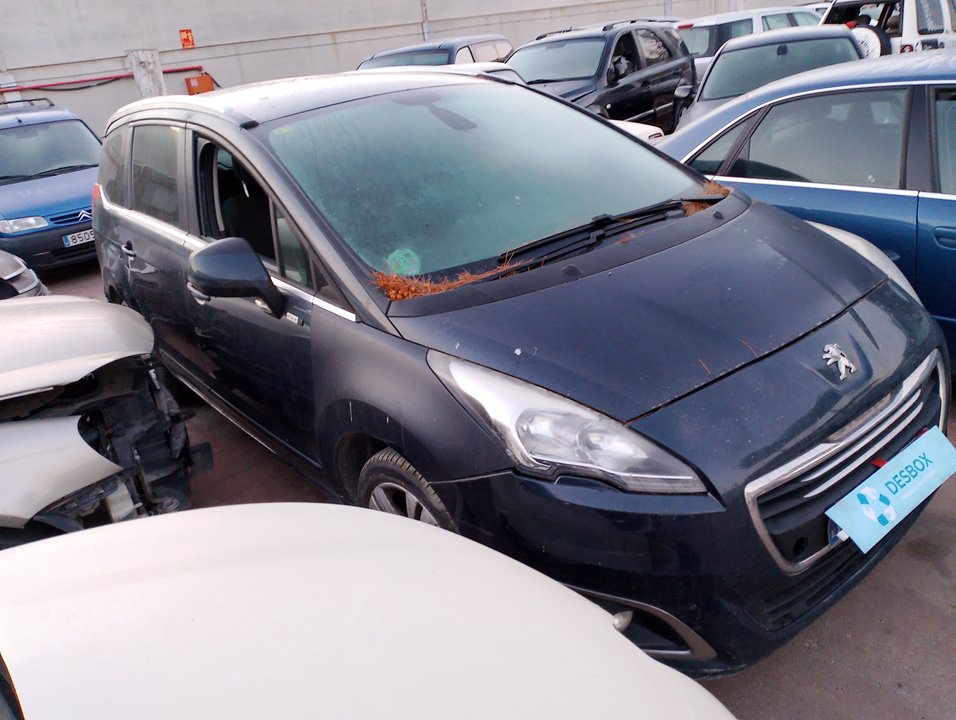 PEUGEOT 5008 1.2 12V e-THP / PureTech